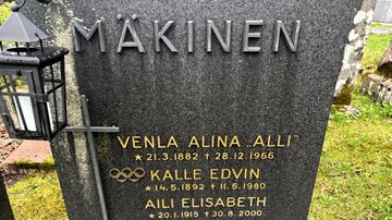 juoksijalegenda-paavo-nurmen-hautakivi-sai-uudet-olympiarenkaat