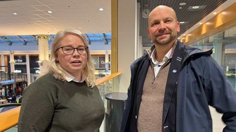 Puumalan kunnanjohtaja Niina Kuuva ja Mikkelin kaupunginjohtaja Janne Kinnunen katsotaan suoraan kameraan.