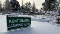 Kuntorannan camping-alueen kyltti. 