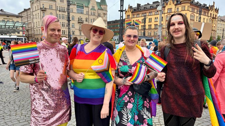 Petri Seppälä, Sinna Koivusalo, Nina Dahlman ja Miro Paananen Tampereen pride-tapahtumassa.