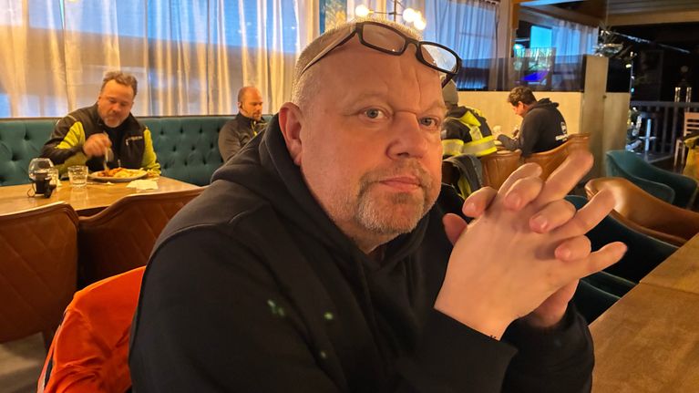 Kuvassa on Mika Luttinen joululounaalla Peltohovissa Kiuruvedellä.