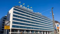 Palace-rakennuksen julkisivu ja kyltti, Eteläranta 10.