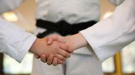 Judo yleiskuva, judokat kättelevät.