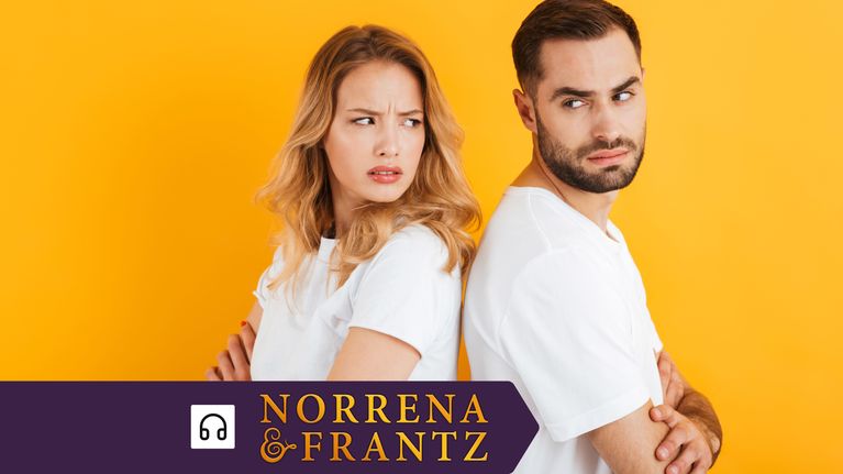 Ung man och kvinna står rygg mot rygg och blänger irriterat på varandra. Bilden är försedd med en lila balk med texten "Norrena & Frantz".