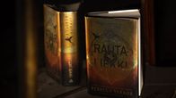 Rebecca Yarrosin romantasia-kirja Rautaliekki peilipöydällä.