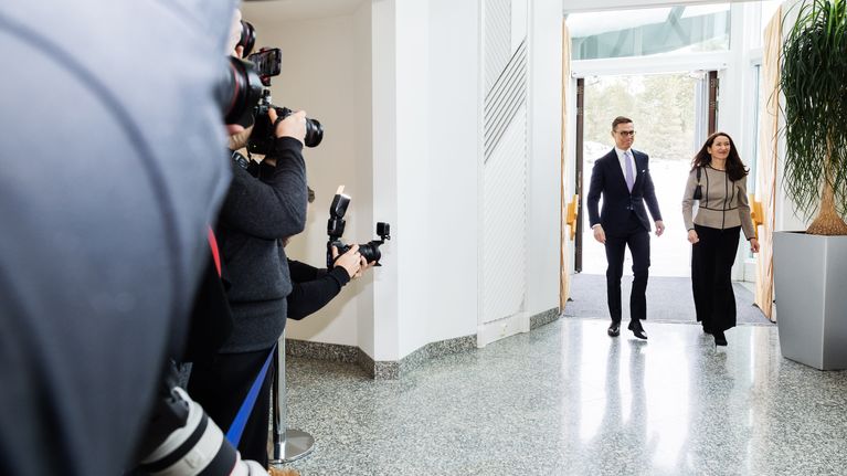 Tuleva tasavallan presidentti Alexander Stubb ja hänen puolisonsa Suzanne Innes-Stubb vierailivat Mäntyniemessä.