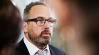 Jani Mäkelä vastaa median kysymyksiin.