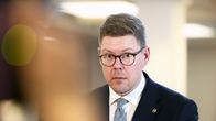 Antti Lindtman  puhuu tiedotustilaisuudessa.