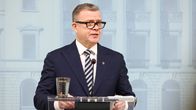 Petteri Orpo tiedotustilaisuudessa.