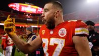 Travis Kelce tuulettaa.