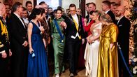 Tasavallan presidentti Alexander Stubb ja hänen puolisonsa Suzanne Innes-Stubb tanssivat ensimmäisen tanssin.