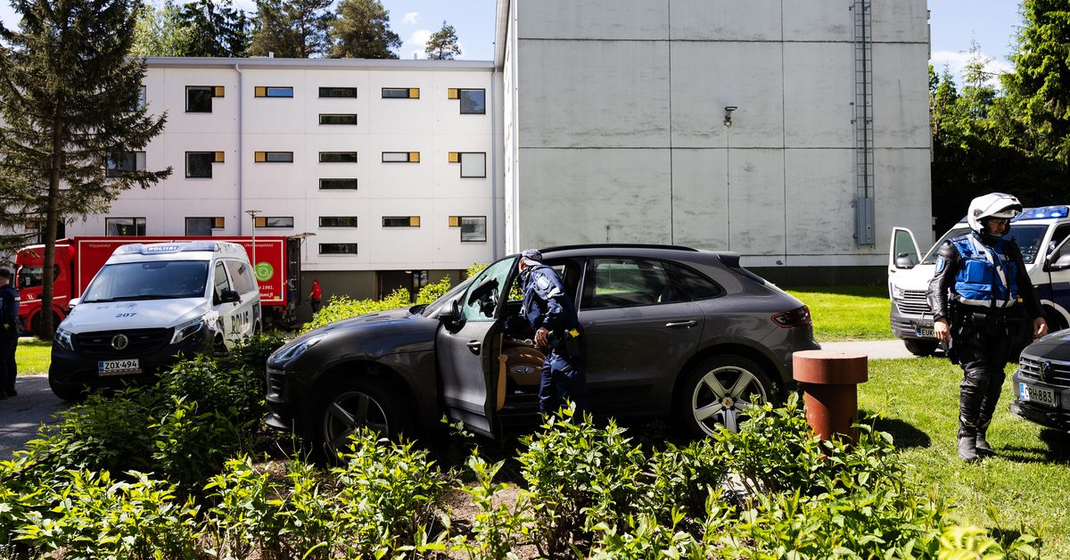 Poliisilla hurja kymmenen minuutin takaa-ajo Helsingistä Vantaalle – epäilty autovaras päätyi kukkapenkkiin