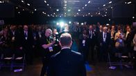 Petteri Orpo puoluekokouksessa.