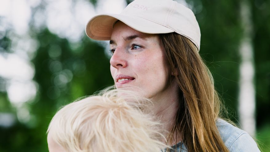 Linnea Alm on muuttanut perheensä kanssa Ruotsista Ahvenanmaalle kotiopetuksen takia.