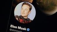 Elon Musk Twitter-kuvassa.