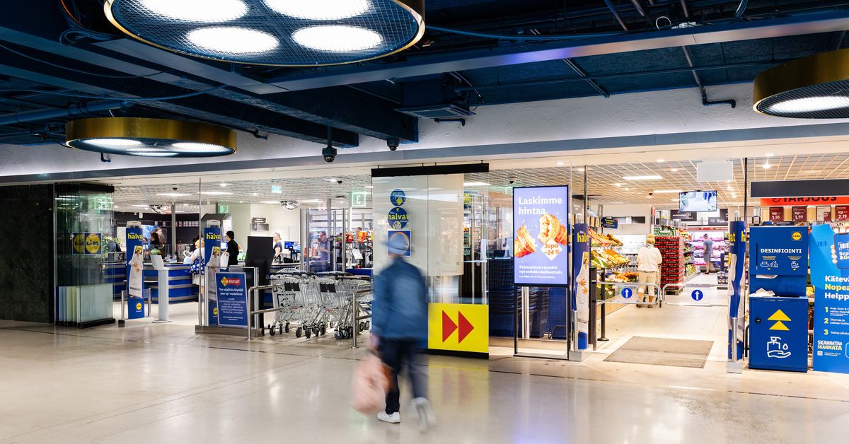 Korttimaksuhäiriö aiheutti tuplaveloituksia Lidlin asiakkaille – rahat palautetaan, yhtiö sanoo