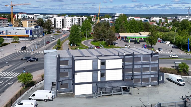 väliaikainen konttipoliisiasema.