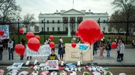 Pro-Palestiina mielenosoittajia Valkoisen talon edessä Washingtonissa.