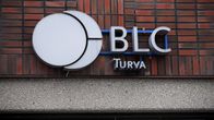 BLC-turvan toimipisteen seinässä on yhtiön logo.