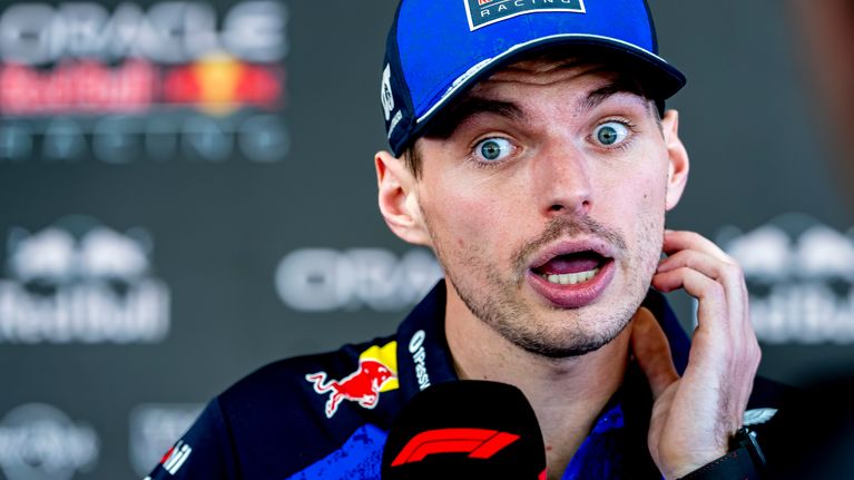 Max Verstappen suu ammollaan haastattelussa.