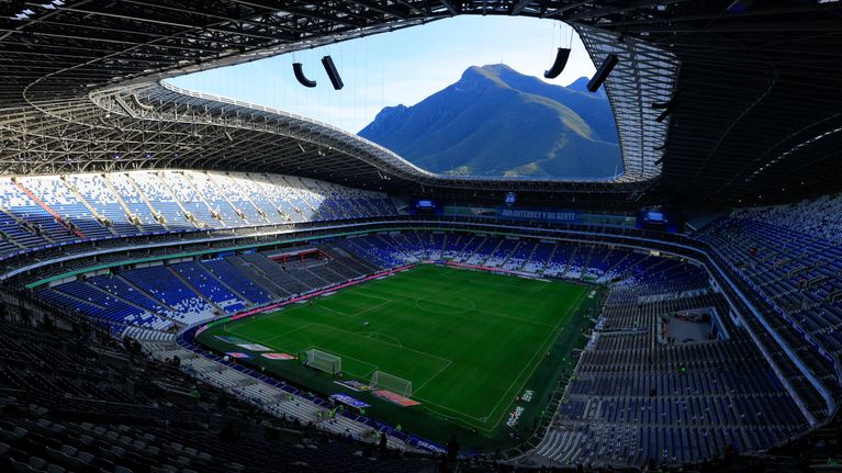 Monterreyn jalkapallostadion korkealta kuvattuna.
