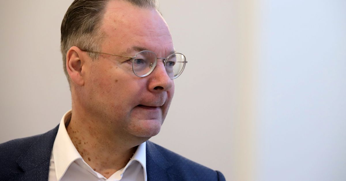 Savonlinnassa lähes kaikki valtuutetut haluavat irtisanoa kaupunginjohtajan uudelleen – 37 allekirjoitti aloitteen