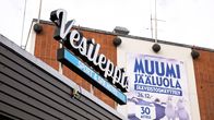 Kylpylähotelli Vesileppiksen valomainos.