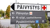 Päivystykseen ohjaava kyltti Lappeenrannan K-sairaalan edustalla.