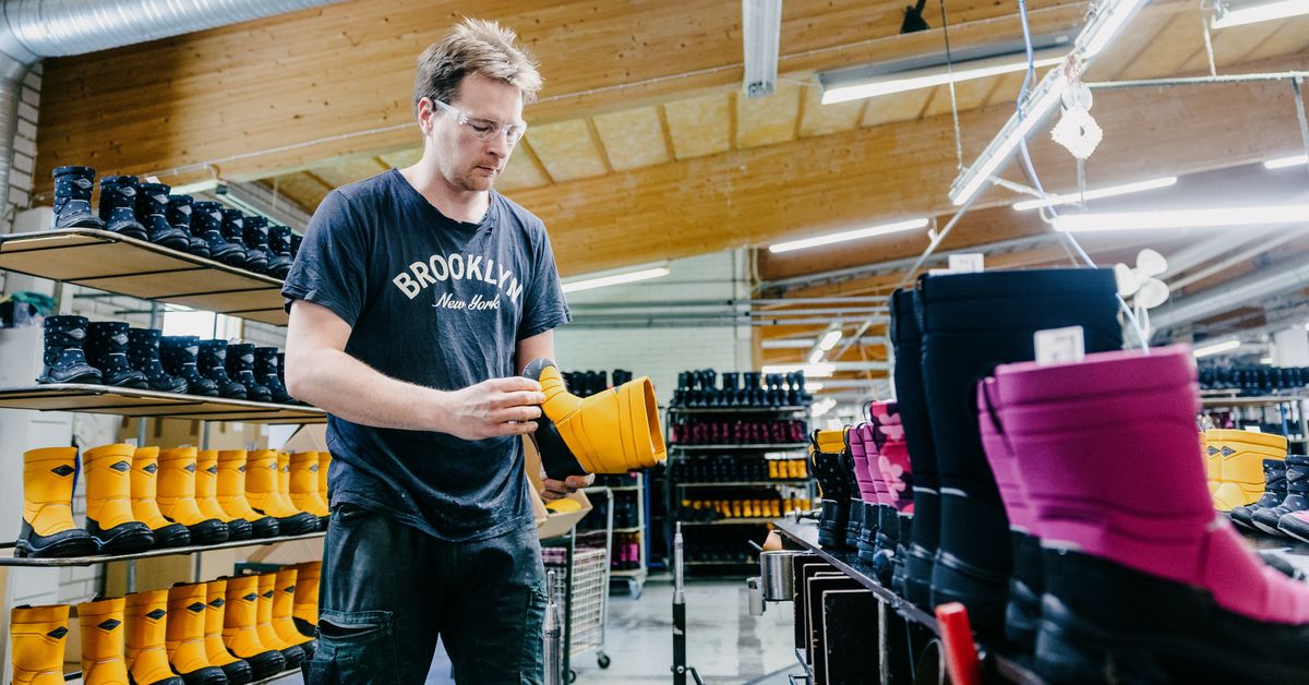 Kenkävalmistaja Kuoman ulkoilukengässä lukee ”Made in Finland”, vaikka suuri osa tuotteesta on tehty Indonesiassa