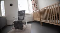 Mäntyrinteen perhetukikeskuksessa sijaitsevan perhekriisiyksikkön olohuonetila.