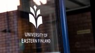 Itä-Suomen yliopiston Kuopion kamppuksen ovet.