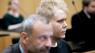  Vastaamon tietomurrosta syytetty Aleksanteri Kivimäki ja hänen asianajaja Peter Jaari Länsi-Uudenmaan käräjäoikeudessa.