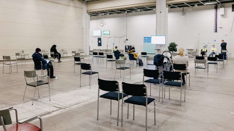 Helsingin Messukeskuksen koronarokotuspistellä ei ollut ruuhkaa pisteen ollessa auki viimeistä päivää 15. lokakuuta 2021.