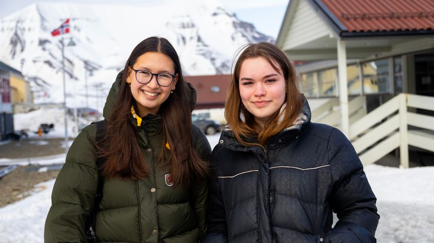 Tine Aasland Tiril Hermansen studerande i Longyearbyen.