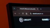 Tietokoneen näytöllä näkyy Ubisoftin kotisivu ja logo.