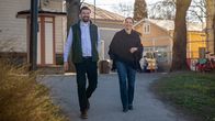 Simon Store och Petra Theman går sida vid sida.