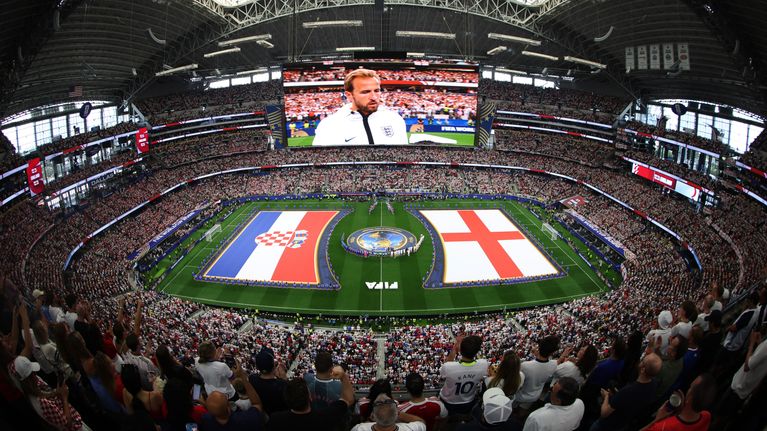 Yleiskuvaa stadionista ennen Englannin ja Kroatian ottelua.