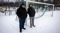 Labinot Bajgora ja Abedin Kamberin Suvelan jalkapallokentällä.