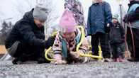 Lapsia leikkimässä Puropuiston päiväkodin pihalla Nokialla.