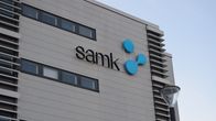 Satakunnan ammatikorkeakoulun logo rakennuksen seinällä.