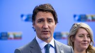 Kanadan pääministeri Justin Trudeau antamassa kommentteja doorstep-tilaisuudessa Naton huippukokouksessa Vilnassa 2023.
