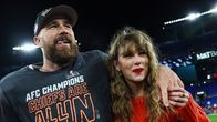Travis Kelce ja Taylor Swift kuvassa.