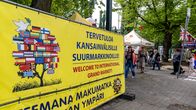 Kansainvälisten suurmarkkinoiden mainos.
