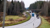 Liikennettä valtatiellä 15.