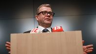 Petteri Orpo tiedotustilaisuudessa.