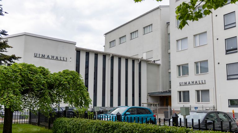 ilmastointilaite-hajosi-taas-haminan-uimahallissa-ja-sulki-sen-jo
