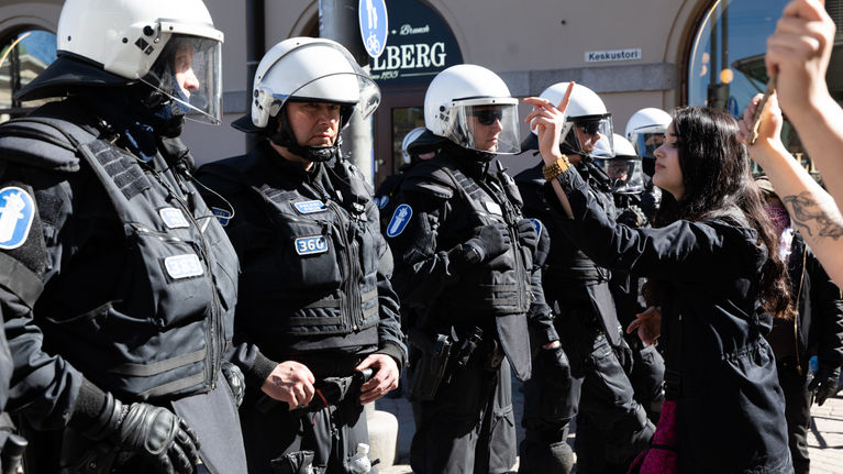 Counter-protesters and police face off in Tampere at the 'White May Day' event in 2026.