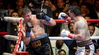 Rico Verhoeven (vas.) laittoi nyrkkeilysuuruus Oleksandr Usykin koville Egyptissä 24.5.2026. 