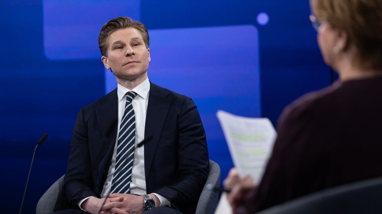 Puolustusministeri Antti Häkkänen vierailee Ykkösaamuun.