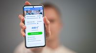 Sortterin kulutusluottoverkkosivu kännykän näytöllä.